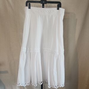 Point Sur Elegant White Lace Trim Skirt